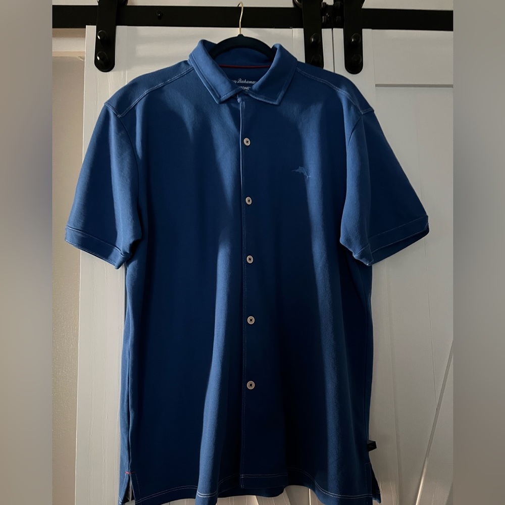 Men’s Tommy Bahama button up shirt